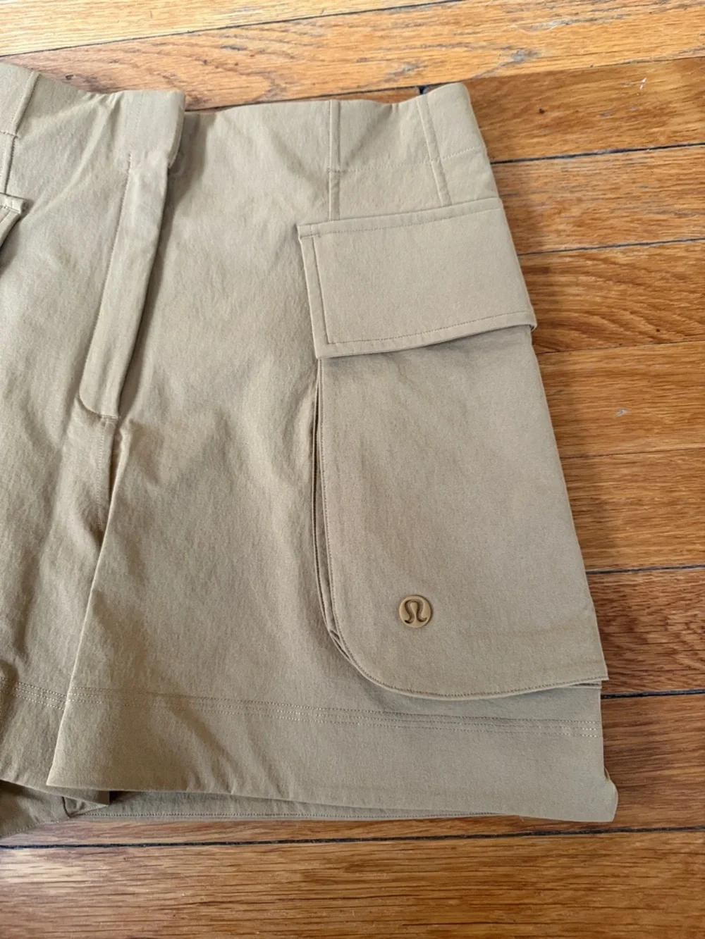 Lululemon High-Rise Cargo Pocket Women’s Shorts — Taupe - Picture 2 of 8